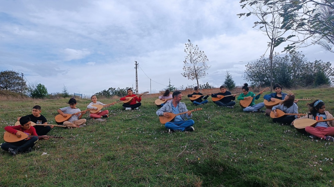 Taşpınar Köy Yaşam Merkezinde Açık Havada Müzik Keyfi